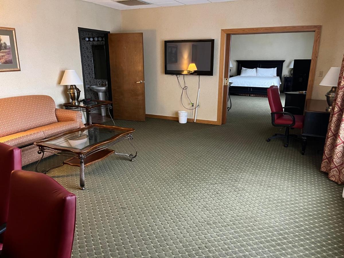 Days Inn & Suites By Wyndham Sutton Flatwoods Экстерьер фото
