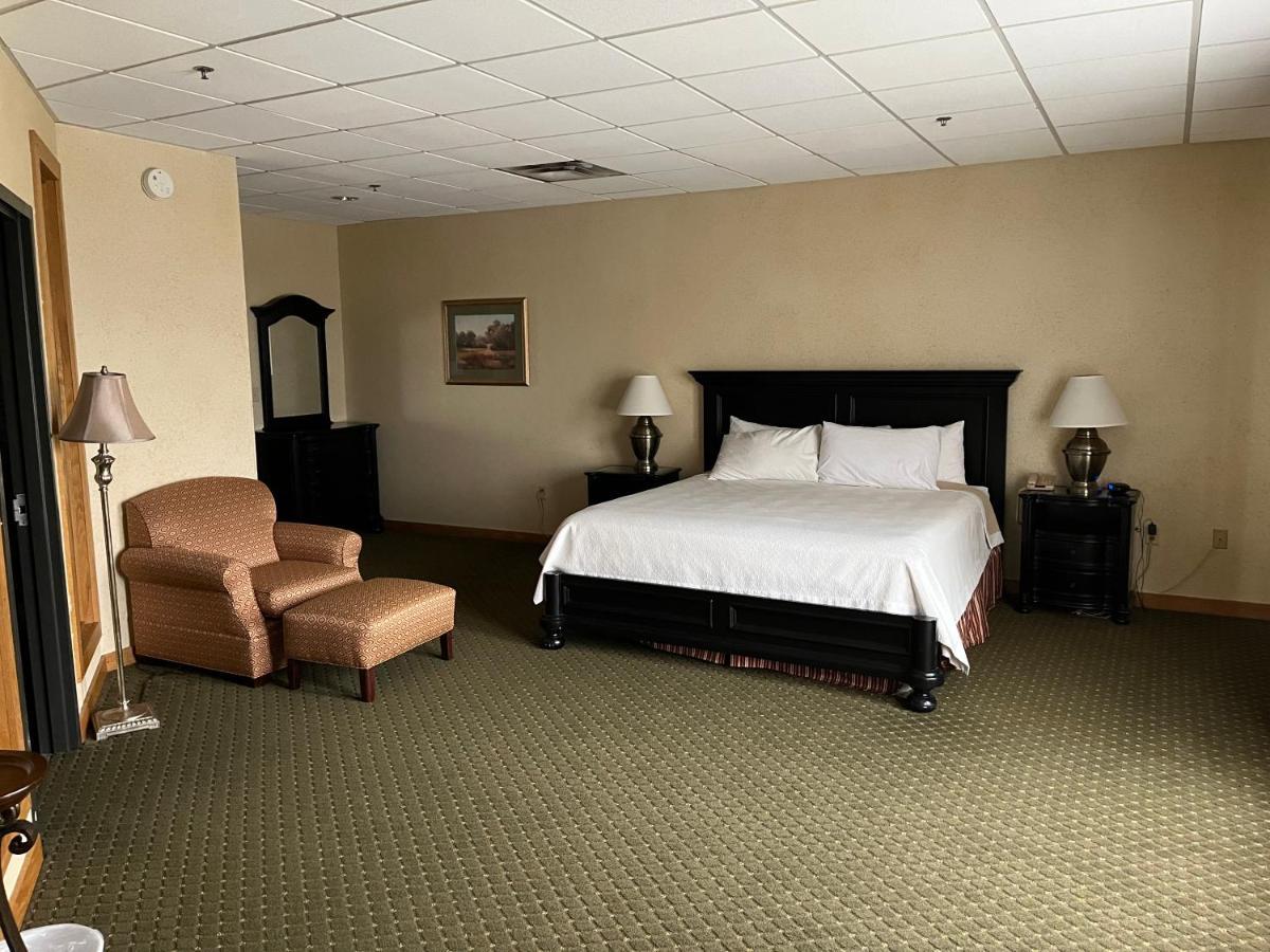 Days Inn & Suites By Wyndham Sutton Flatwoods Экстерьер фото