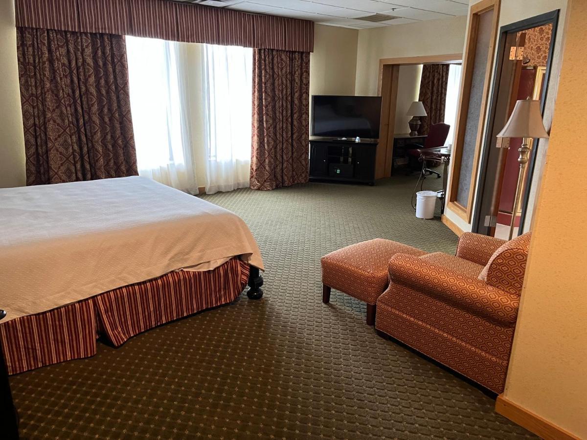 Days Inn & Suites By Wyndham Sutton Flatwoods Экстерьер фото