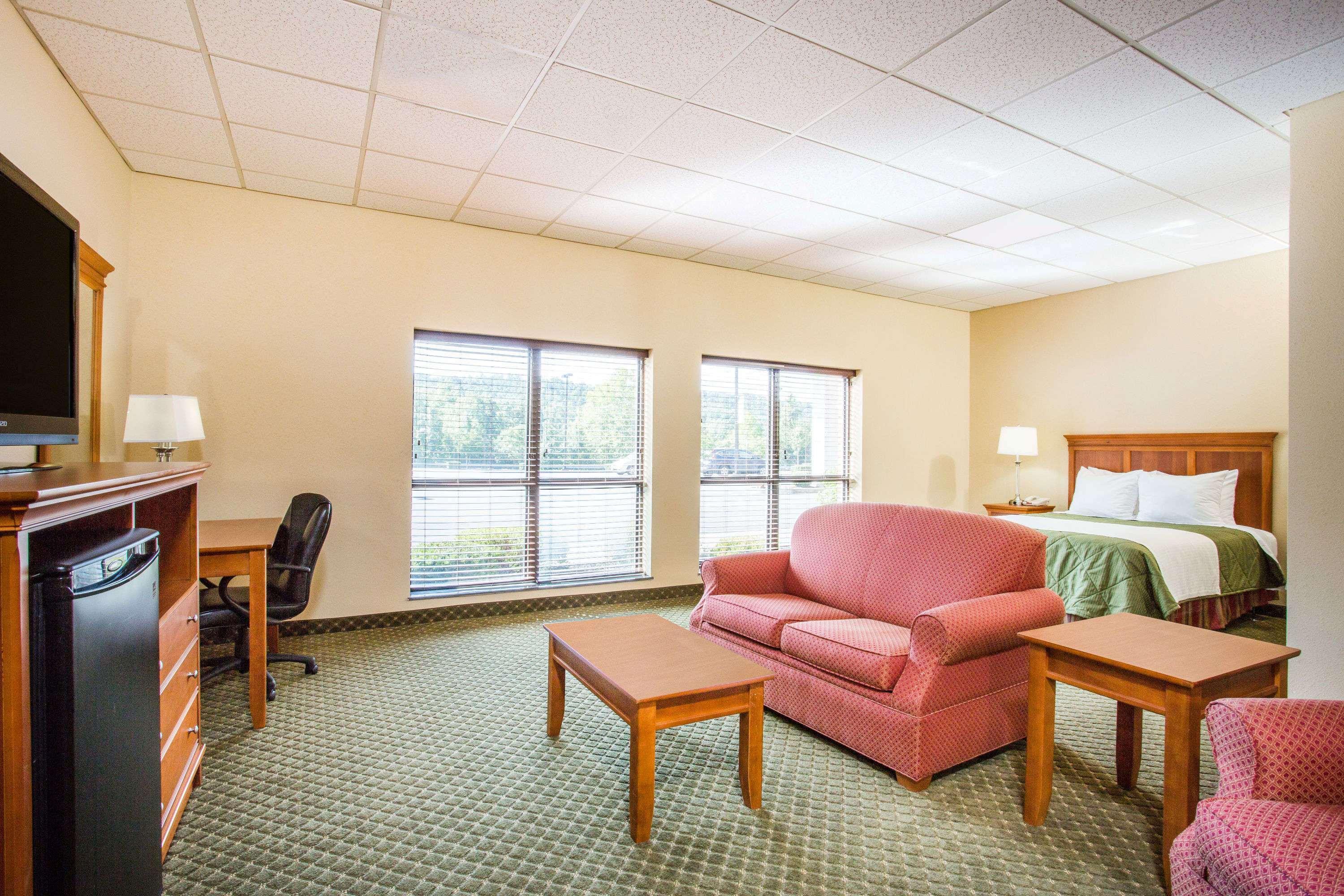 Days Inn & Suites By Wyndham Sutton Flatwoods Экстерьер фото