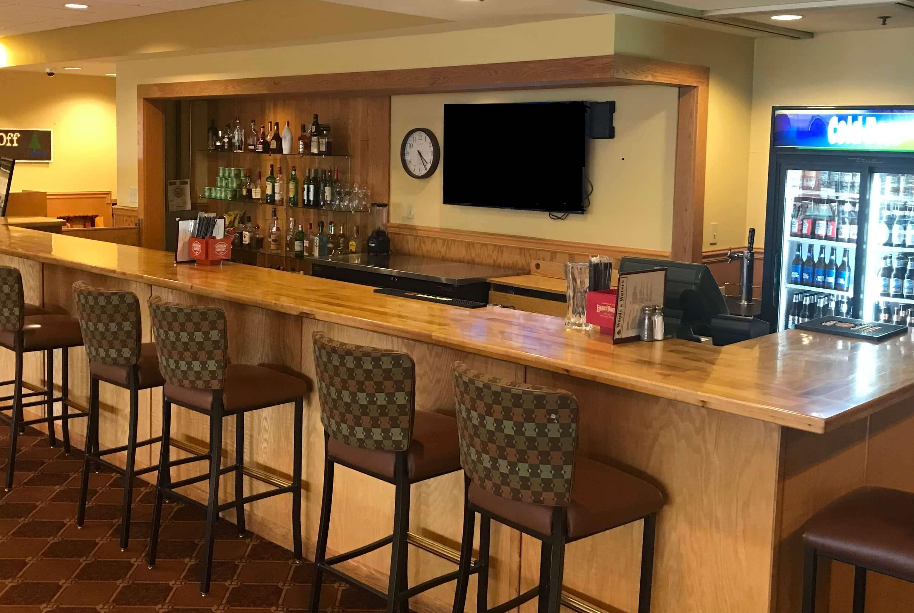 Days Inn & Suites By Wyndham Sutton Flatwoods Экстерьер фото