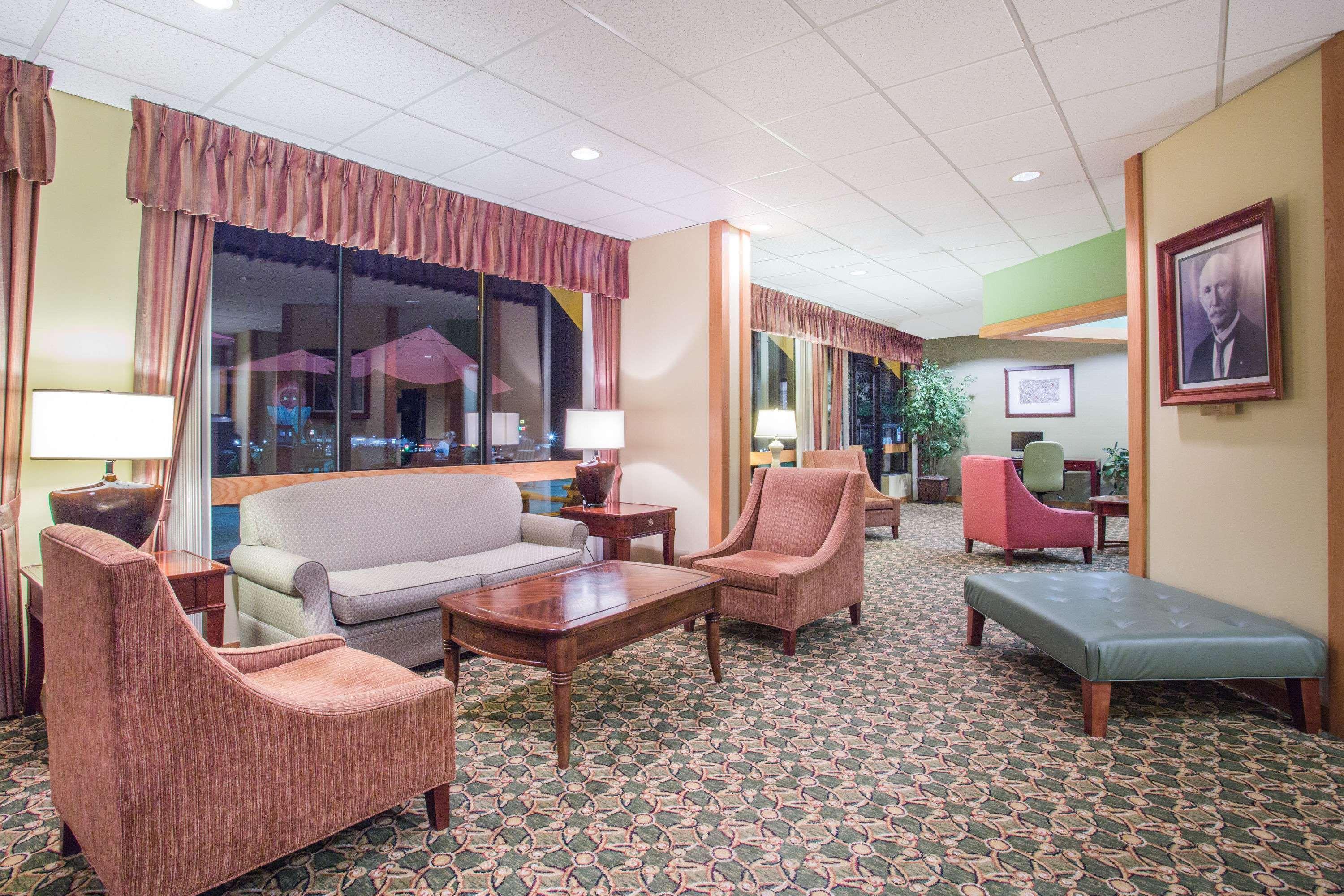 Days Inn & Suites By Wyndham Sutton Flatwoods Экстерьер фото