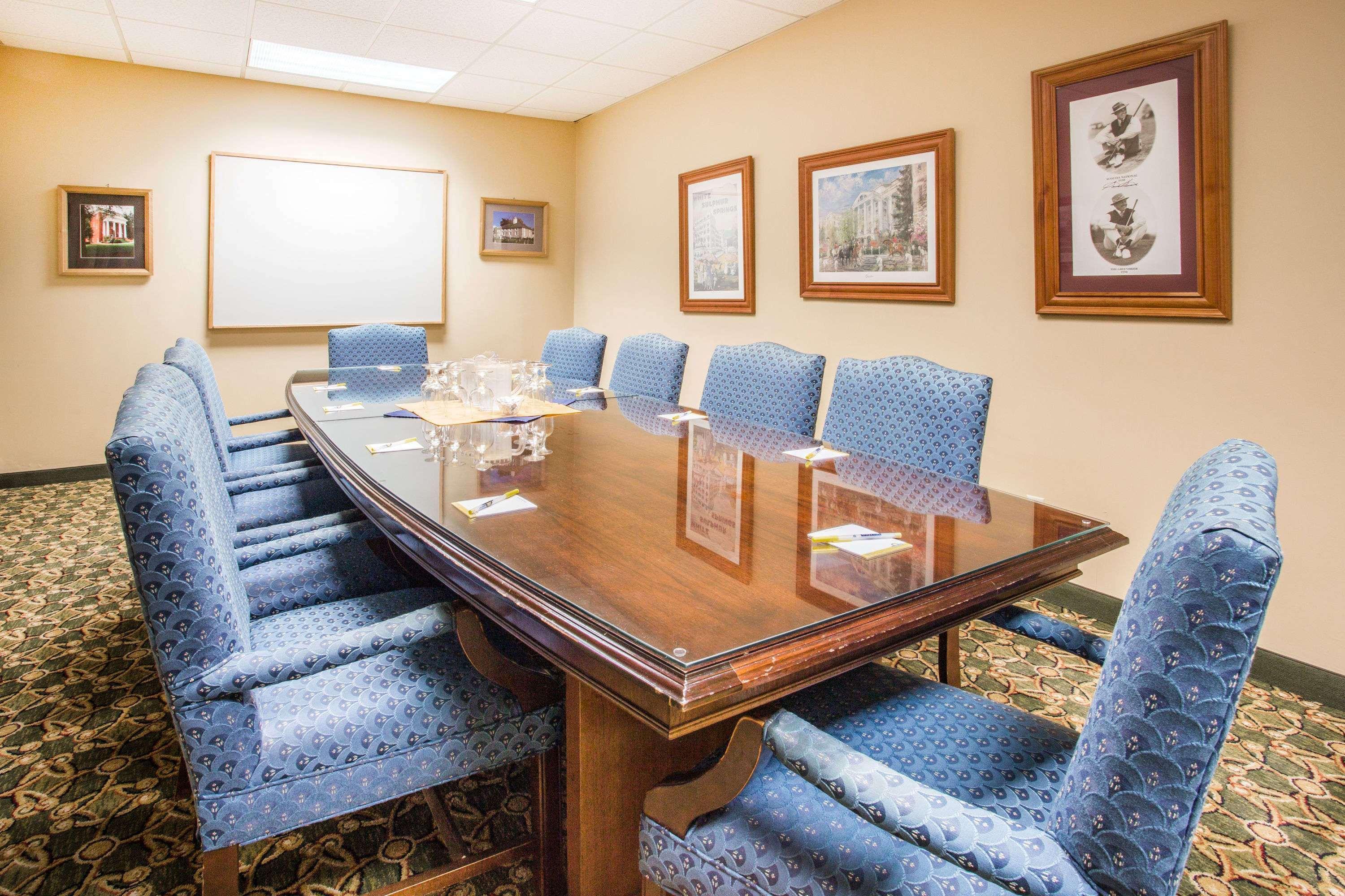 Days Inn & Suites By Wyndham Sutton Flatwoods Экстерьер фото